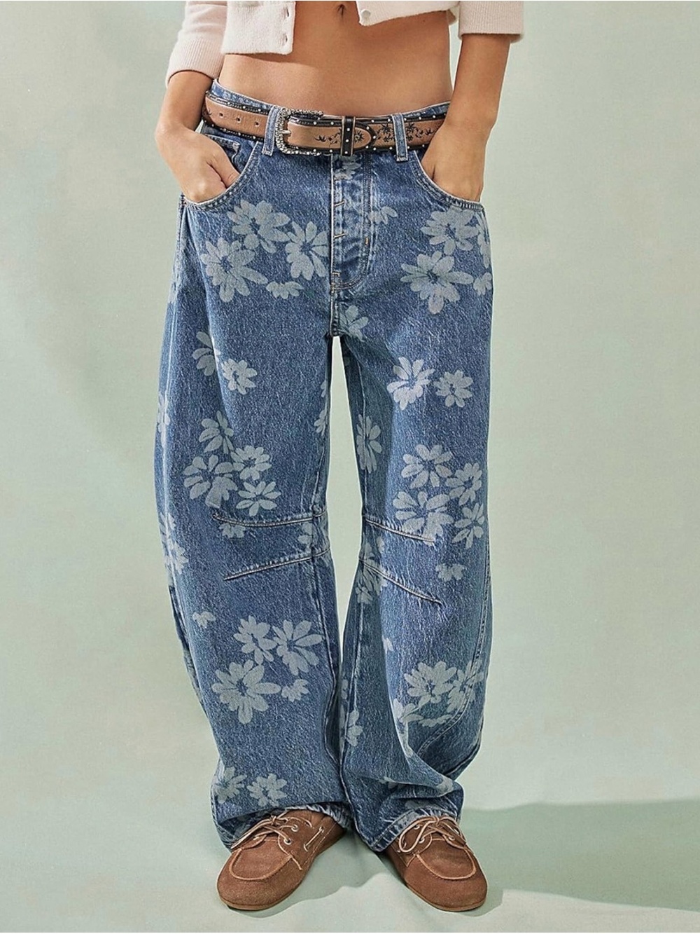 WE THE FREE GOOD LUCK PRINTED BARREL JEANS IN INDIGO COMBO LASER DAISY - Picture 1 of 4